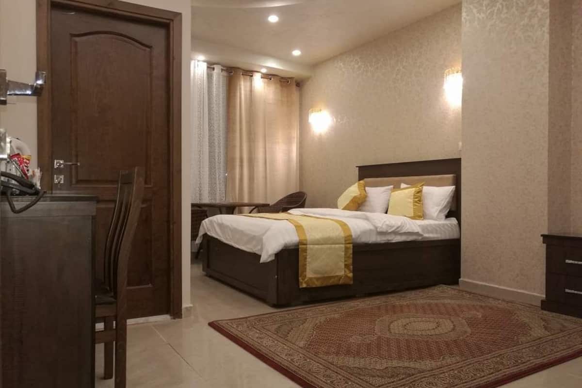 Deluxe Double Room | Desk, iron/ironing board, WiFi (free)