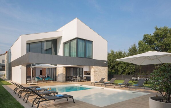 House | 4 bedrooms - Eden in Li Njan With 4 Bedrooms and 4 Bathrooms (Liznjan)