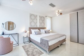 Villa | 4 bedrooms - Spuga in Brodarica With 4 Bedrooms and 4 Bathrooms (Sibenik)