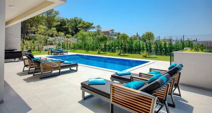 Spuga in Brodarica With 4 Bedrooms and 4 Bathrooms