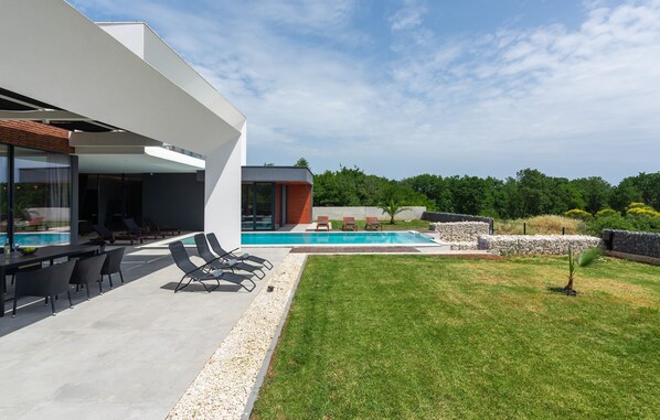 Villa | 4 bedrooms - C in Li Njan With 4 Bedrooms and 4 Bathrooms (Liznjan)