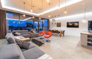 4 bedrooms - C in Li Njan With 4 Bedrooms and 4 Bathrooms (Liznjan)