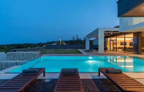 Villa | 4 bedrooms - C in Li Njan With 4 Bedrooms and 4 Bathrooms (Liznjan)