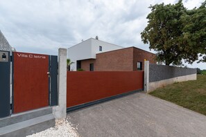 Villa | 4 bedrooms - C in Li Njan With 4 Bedrooms and 4 Bathrooms (Liznjan)