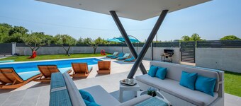 Valin in Krnica With 4 Bedrooms and 4 Bathrooms