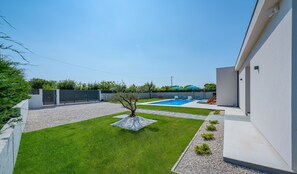 House | 4 bedrooms - Valin in Krnica With 4 Bedrooms and 4 Bathrooms (Marcana)