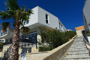 Villa | 3 bedrooms - Jasmin in Posedarje With 3 Bedrooms and 1 Bathrooms (Posedarje)