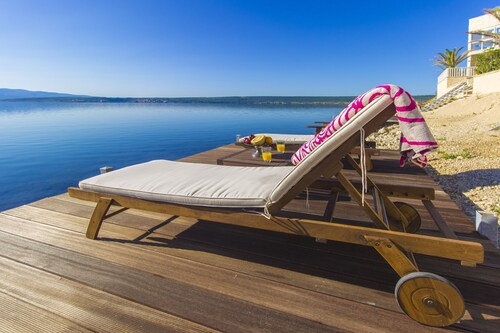 Jasmin in Posedarje With 3 Bedrooms and 1 Bathrooms