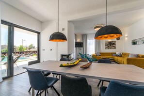 Villa | 4 bedrooms - Zen in Pula With 4 Bedrooms and 3 Bathrooms (Medulin)