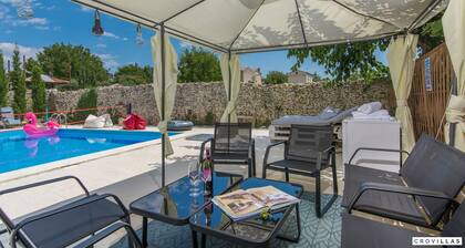 Scuola Roveria in Jur i i