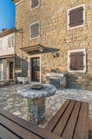 Villa, Smoking