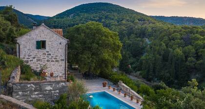 Dol in Postira With 3 Bedrooms and 2 Bathrooms