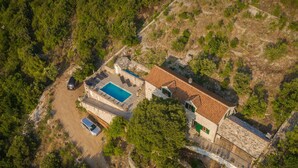 Villa | 3 bedrooms - Dol in Postira With 3 Bedrooms and 2 Bathrooms (Postira)