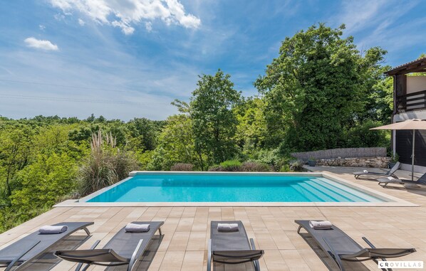 Villa | 5 bedrooms - Dali in Svetvin Enat (Svetvincenat)