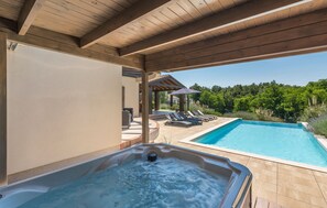 Villa | 5 bedrooms - Dali in Svetvin Enat (Svetvincenat)