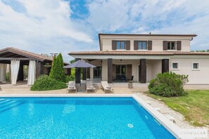 Villa | 5 bedrooms - Leonardo in Svetvin Enat (Svetvincenat)