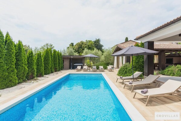 Villa | 5 bedrooms - Leonardo in Svetvin Enat (Svetvincenat)