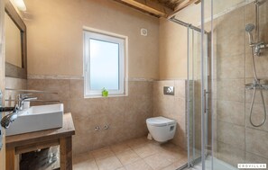 Casa, para fumadores | 6 habitaciones 