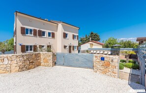 Casa, para fumadores | 6 habitaciones 