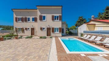 House | 6 bedrooms