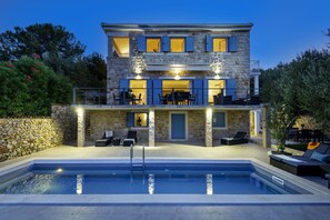 Villa | 5 bedrooms - Marceline in Prvi Luka (Vodice)