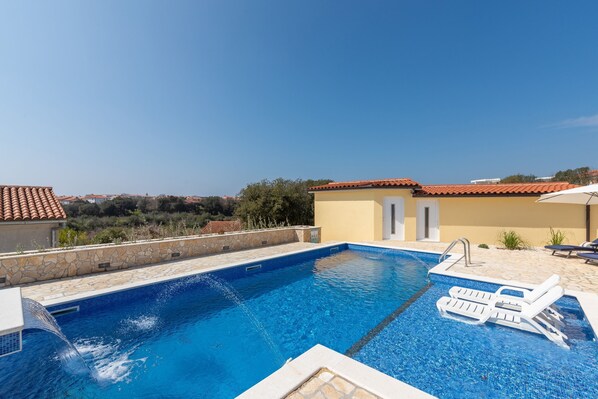 Villa | 4 bedrooms - Kalista in Betiga With 4 Bedrooms and 3 Bathrooms (Vodnjan)