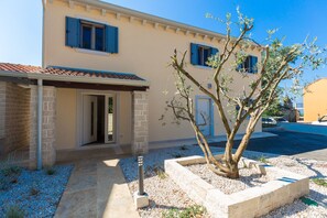House, Smoking | 4 bedrooms - Laura An in Dekli i (Kastelir-Labinci)