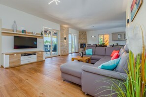 Villa | 4 bedrooms - Laura An in Dekli i (Kastelir-Labinci)