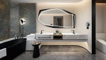 Komfortbadewanne, Regendusche, Designer-Toilettenartikel, Haartrockner