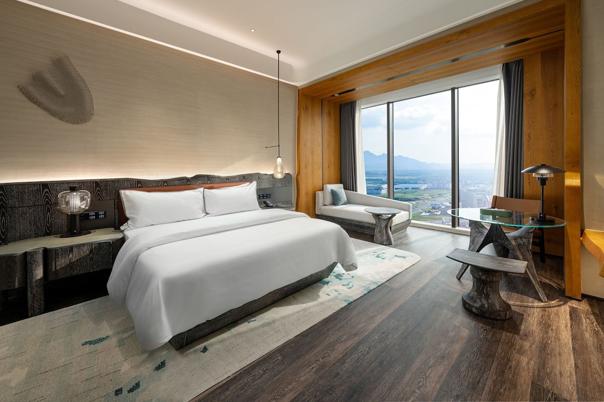Down duvets, memory-foam beds, minibar, in-room safe