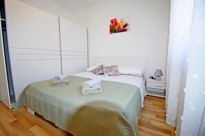 2 chambres, lit parapluie, Wi-Fi gratuit, draps fournis