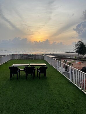 28-inch flat-screen TV with cable channels, fireplace - Sandcastle Beach Resort (Dapoli)