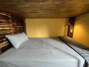 Basic Cabin, Mixed Dorm, City View | Hypo-allergenic bedding, free WiFi - Lapis Restaurant and Hostel (Hoa Lu)