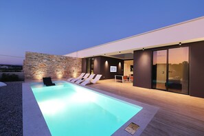 Villa, Smoking