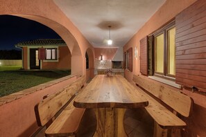 4 bedrooms - Prisedi in Rakalj With 4 Bedrooms and 3 Bathrooms (Marcana)