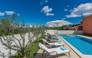 4 bedrooms - Prisedi in Rakalj With 4 Bedrooms and 3 Bathrooms (Marcana)