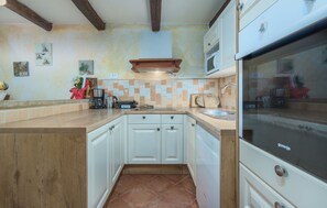 Villa | 4 bedrooms - Prisedi in Rakalj With 4 Bedrooms and 3 Bathrooms (Marcana)