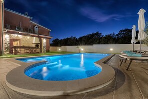 4 bedrooms - Prisedi in Rakalj With 4 Bedrooms and 3 Bathrooms (Marcana)