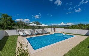 Villa | 4 bedrooms - Prisedi in Rakalj With 4 Bedrooms and 3 Bathrooms (Marcana)