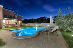 4 bedrooms - Prisedi in Rakalj With 4 Bedrooms and 3 Bathrooms (Marcana)