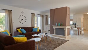 A modern living room with a sofa, coffee table, and a fireplace. - Doris Hvar in Rudina Hvar (Stari Grad)