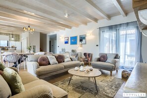 Villa | 4 bedrooms - Campi in Mar ana With 4 Bedrooms and 4 Bathrooms (Marcana)