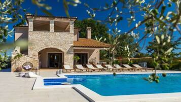 4 عدّة غرف نوم