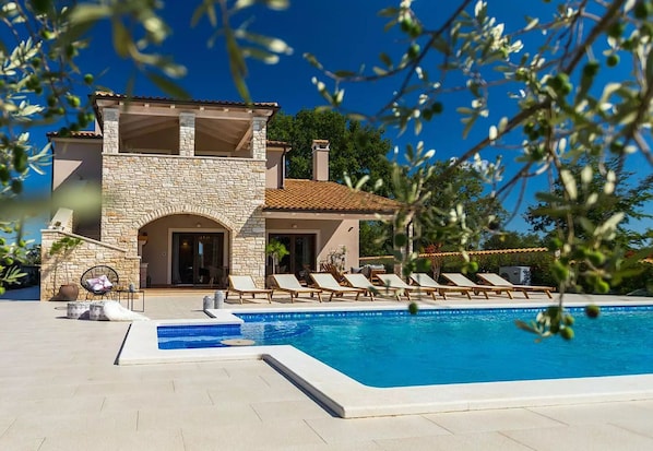 Villa - Campi in Mar ana With 4 Bedrooms and 4 Bathrooms (Marcana)