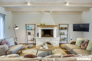 Villa | 4 bedrooms - Campi in Mar ana With 4 Bedrooms and 4 Bathrooms (Marcana)