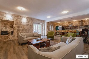 5 bedrooms - Joe in Ilipi With 5 Bedrooms and 5 Bathrooms (Konavle)