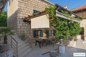 Villa | 5 bedrooms - Joe in Ilipi With 5 Bedrooms and 5 Bathrooms (Konavle)