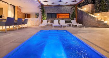 Anabel in Hvar With 4 Bedrooms and 4 Bathrooms