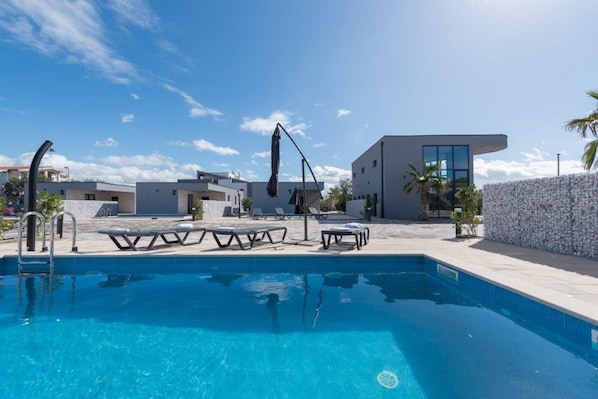 House, Smoking - Complex Vir in Vir With 16 Bedrooms and 16 Bathrooms (Vir)