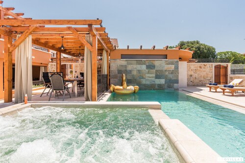 Ij Dvori in Skradin With 5 Bedrooms and 5 Bathrooms